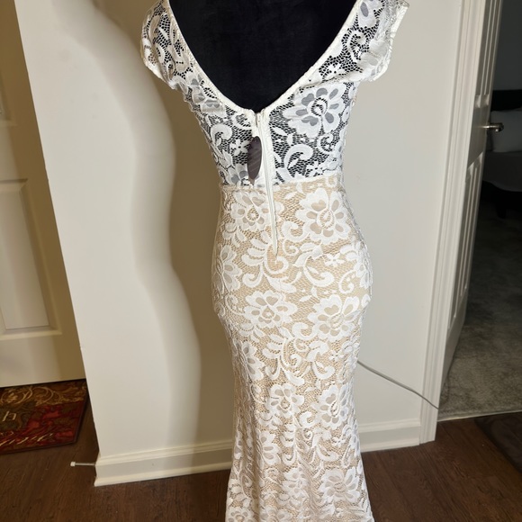 Windsor Lace dress - Picture 5 of 7